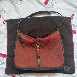 Vintage Coach Hamptons Signature
Jacquard Red. Classic Y2K Era Design 6091